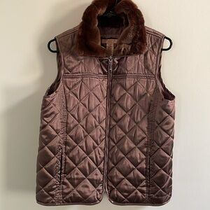 Ladies Quilted Vest size MP by Covington